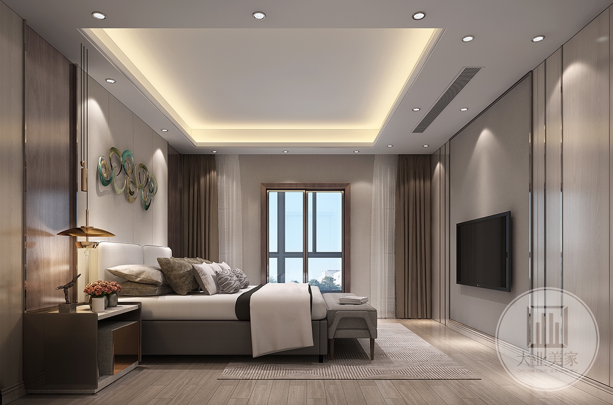 卧室的照明以一种柔和、朦胧、静谧的气氛为好。同时，灯光的色彩应注意与室内色彩的基调相吻合，而灯具则应考虑选择新颖别致的式样。卧室布置点缀一两件工艺品或富于浪漫情趣的插花也可以使宁静的卧室富有生活的气息。