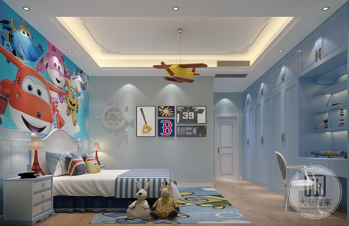 小孩房效果图：小孩房是以蓝色的海洋、动漫为主题的，一款欧式的吊顶给这个卧房带来了温暖的气息，这也是欧式风格的表现形式。
