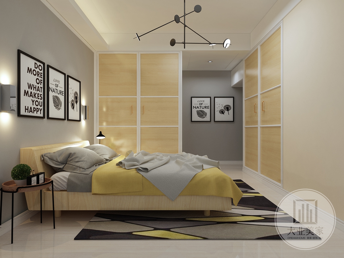 主卧效果图：卧室墙面以米黄灰色为主调，铺陈选择灰色瓷砖，实木的衣柜和黄+灰的被子、枕头成为主卧的亮点，让空间营造静谧安逸的睡眠氛围。